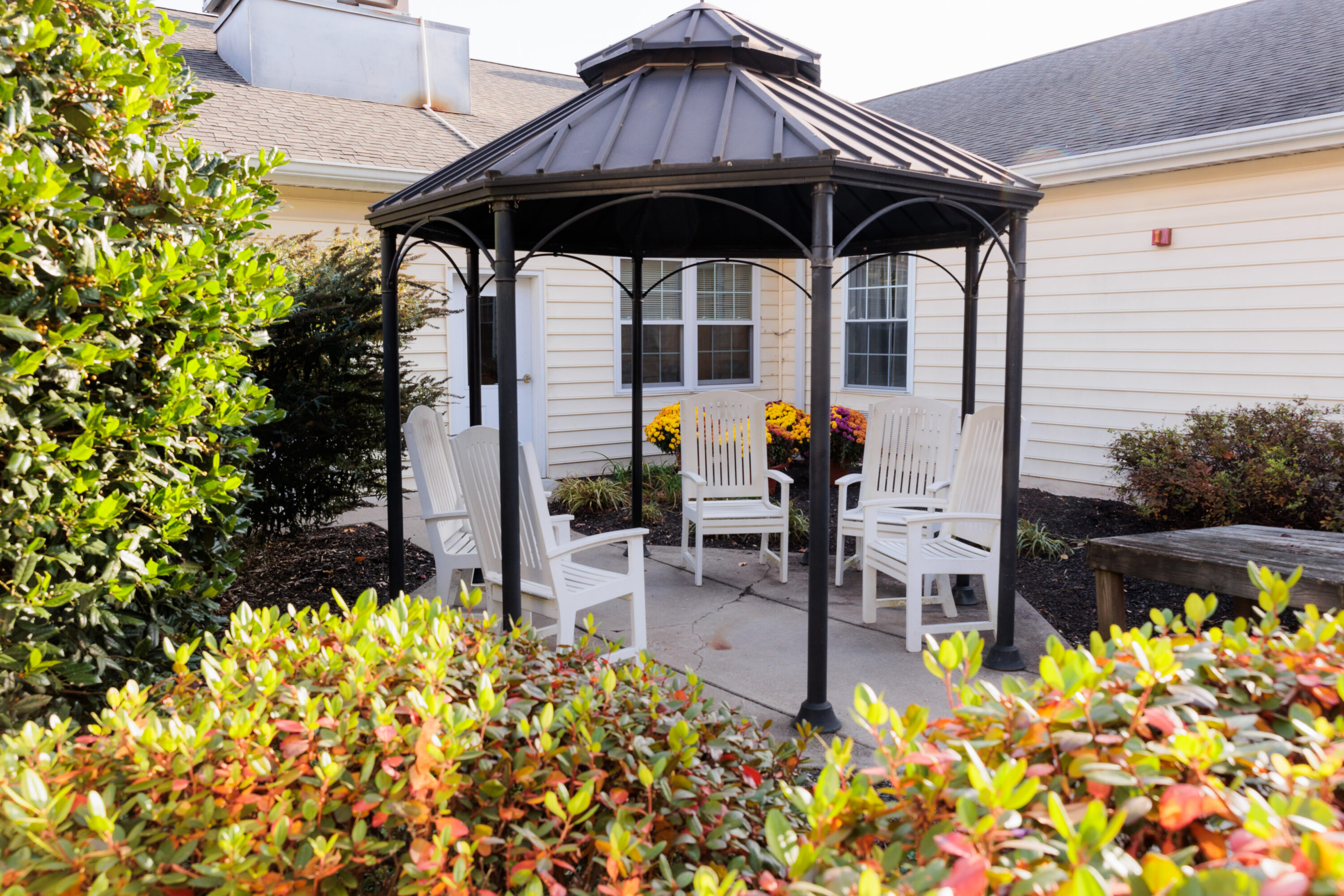photo-tour-landscaped-courtyard